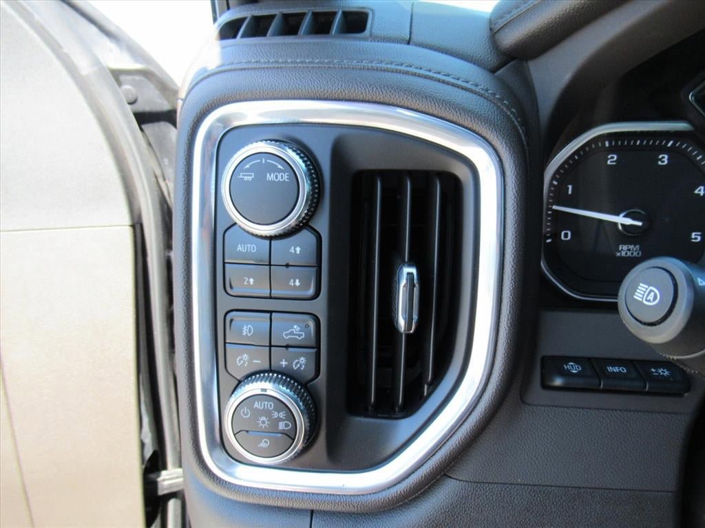 Used 2023 GMC Sierra 3500 Denali w/ Denali Black Diamond Edition AWD/4WD image 22