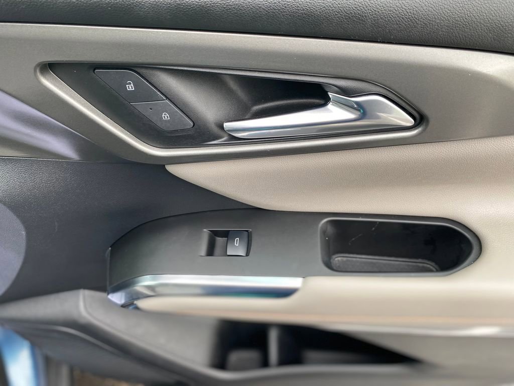 Used 2024 Chevrolet Traverse LT w/ LPO, Floor Liner Package FWD image 10