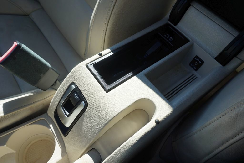 Used 2013 Volkswagen Eos Executive FWD image 34