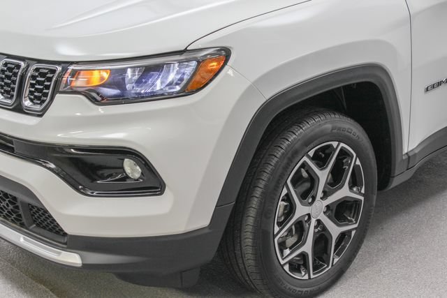 Used 2024 Jeep Compass Limited AWD/4WD image 5