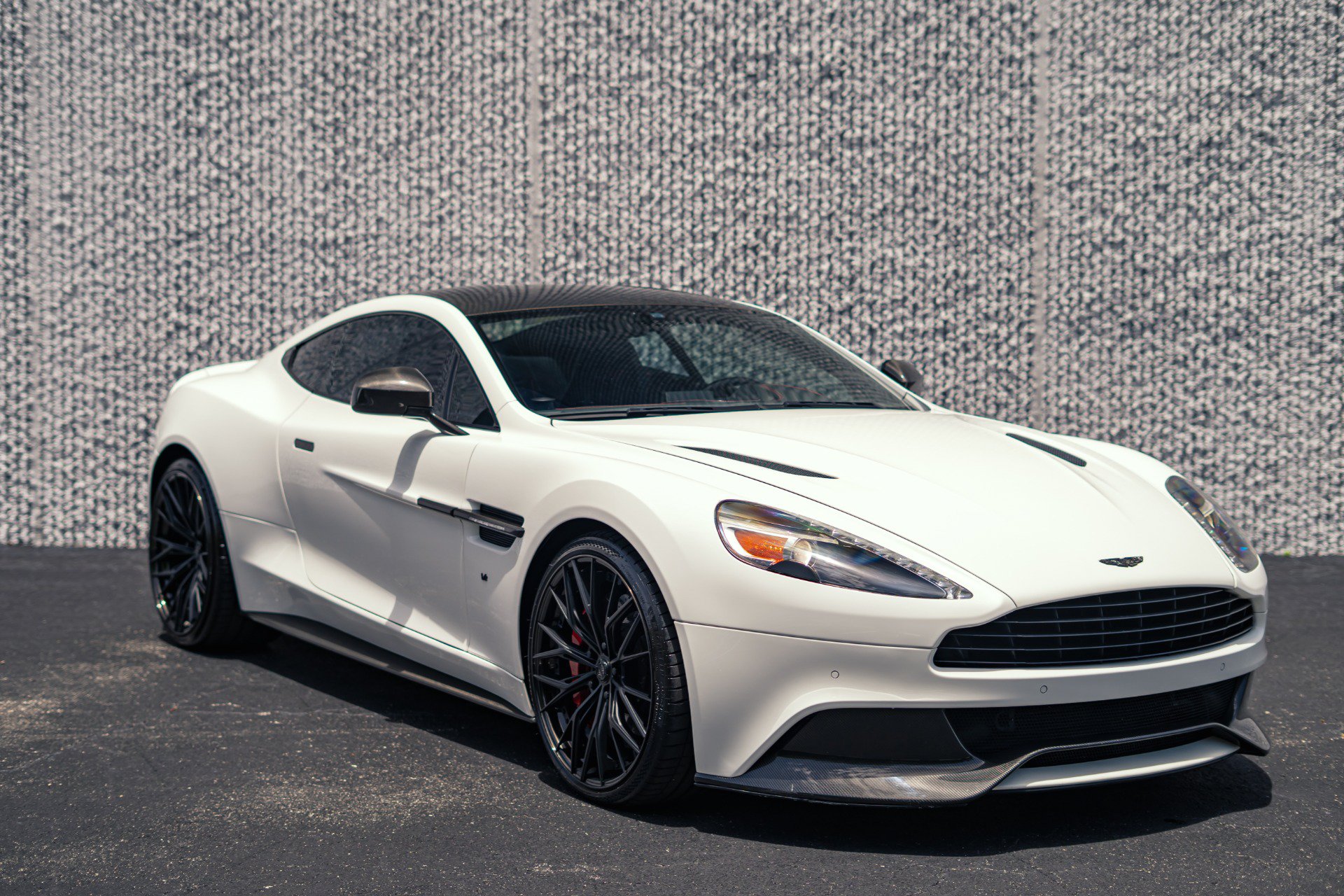 Used 2015 Aston Martin Vanquish Coupe RWD image 41