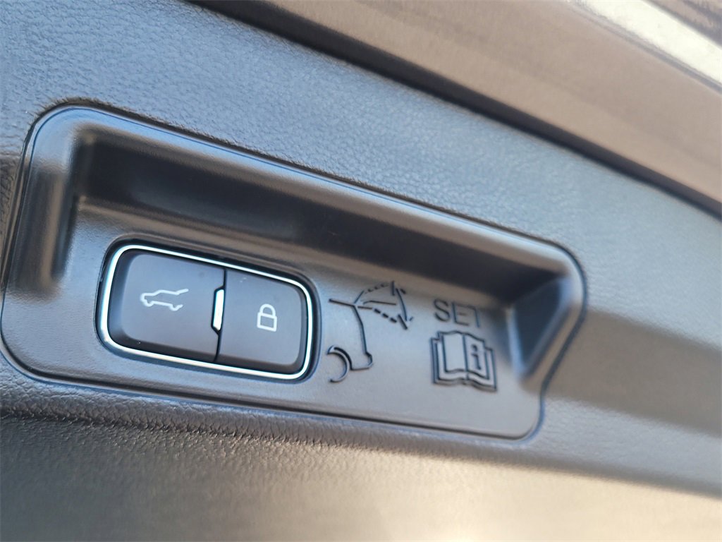 Certified 2022 Ford Explorer ST w/ ST Street Pack image 8