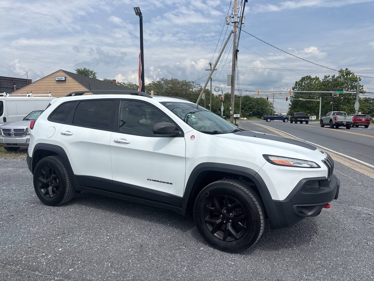 Used 2016 Jeep Cherokee Trailhawk w/ Comfort/Convenience Group AWD/4WD image 4