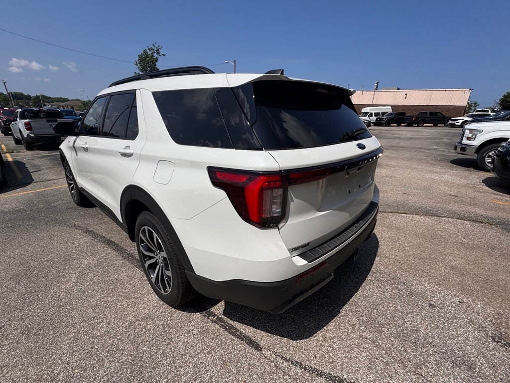 Used 2025 Ford Explorer ST-Line AWD/4WD image 3
