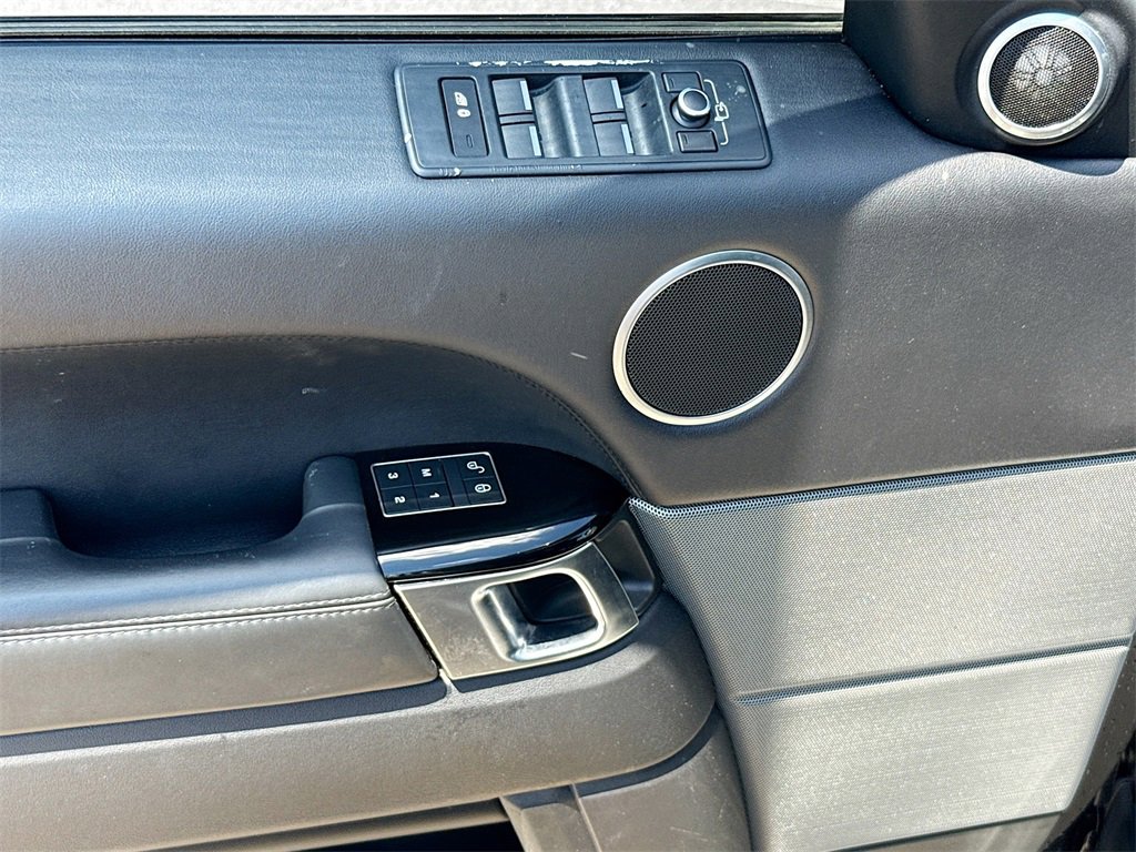 Used 2017 Land Rover Range Rover Sport HSE image 19