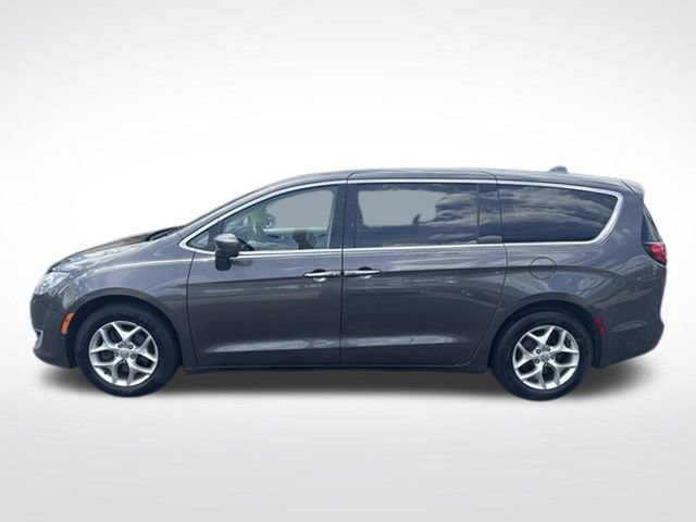 Used 2019 Chrysler Pacifica Touring Plus w/ Advanced Safetytec Group FWD image 6