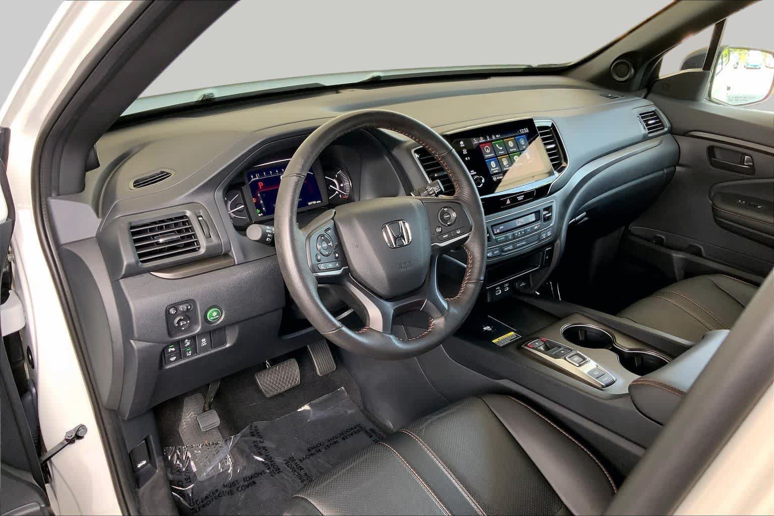 Used 2025 Honda Passport TrailSport image 18