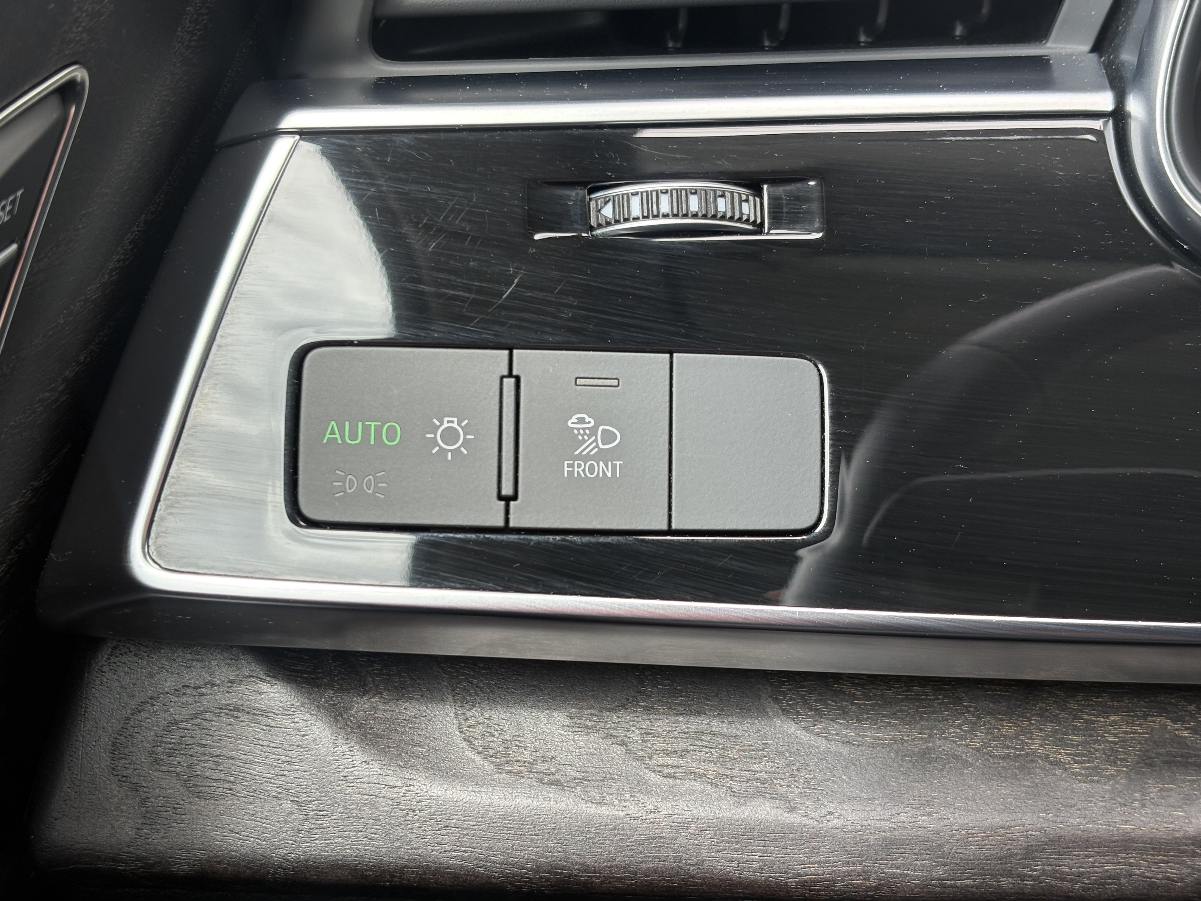 Used 2023 Audi Q8 Premium AWD/4WD image 26