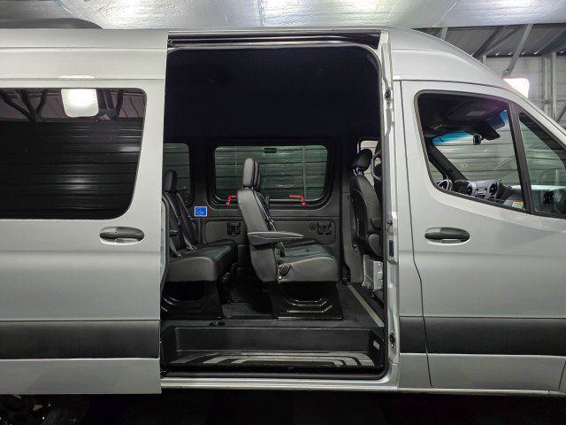 Used 2019 Mercedes-Benz Sprinter 2500 image 9