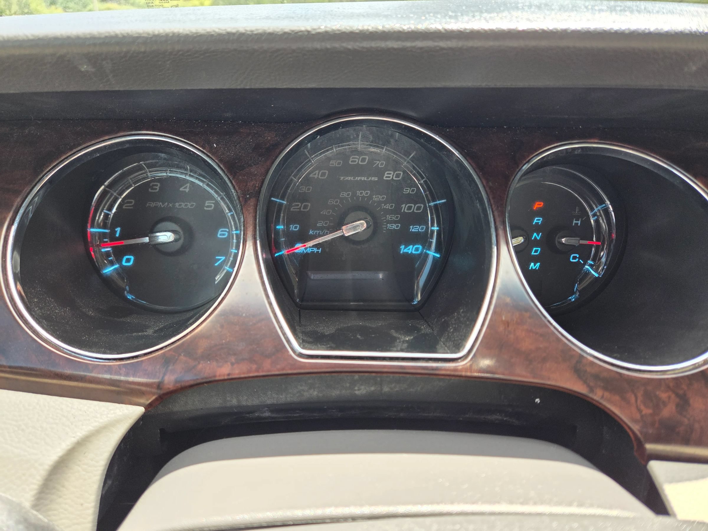 Used 2010 Ford Taurus Limited AWD/4WD image 7