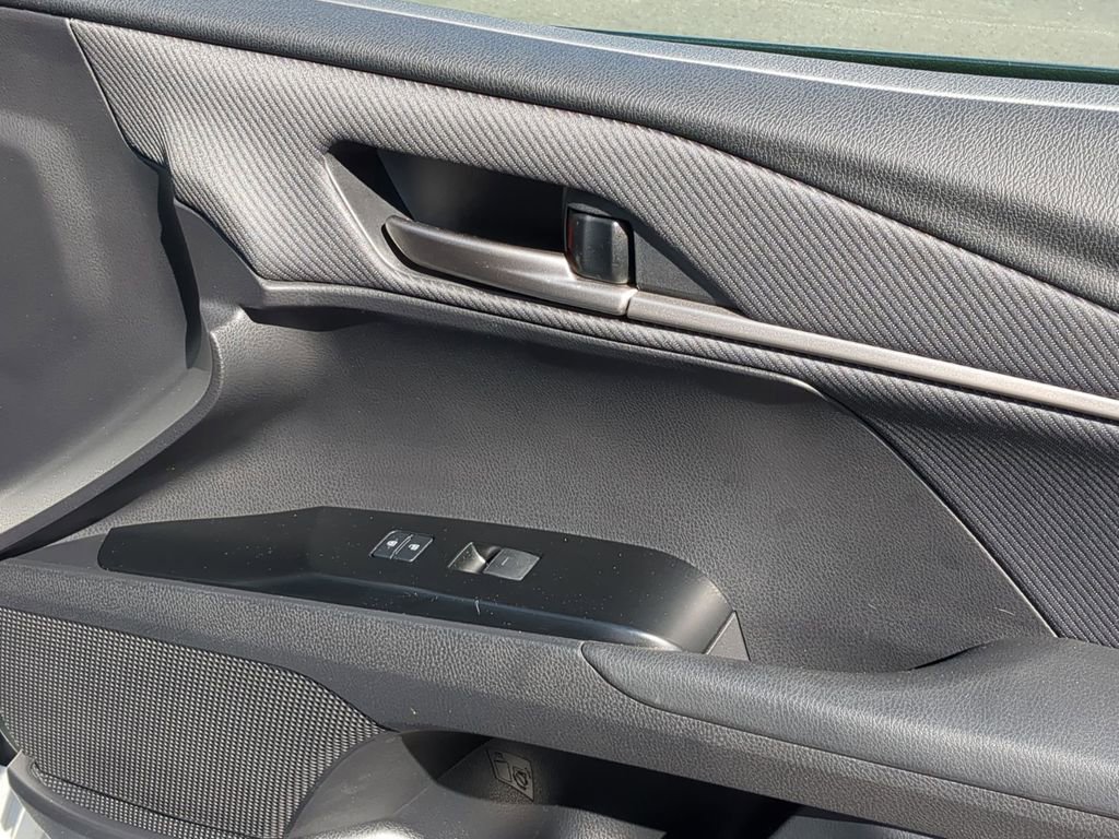 Used 2025 Toyota Camry SE image 36