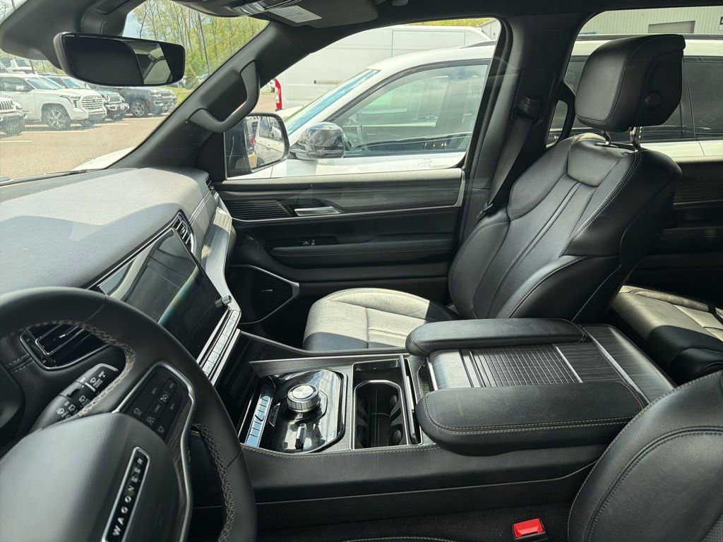 Used 2024 Jeep Wagoneer L Series II image 10