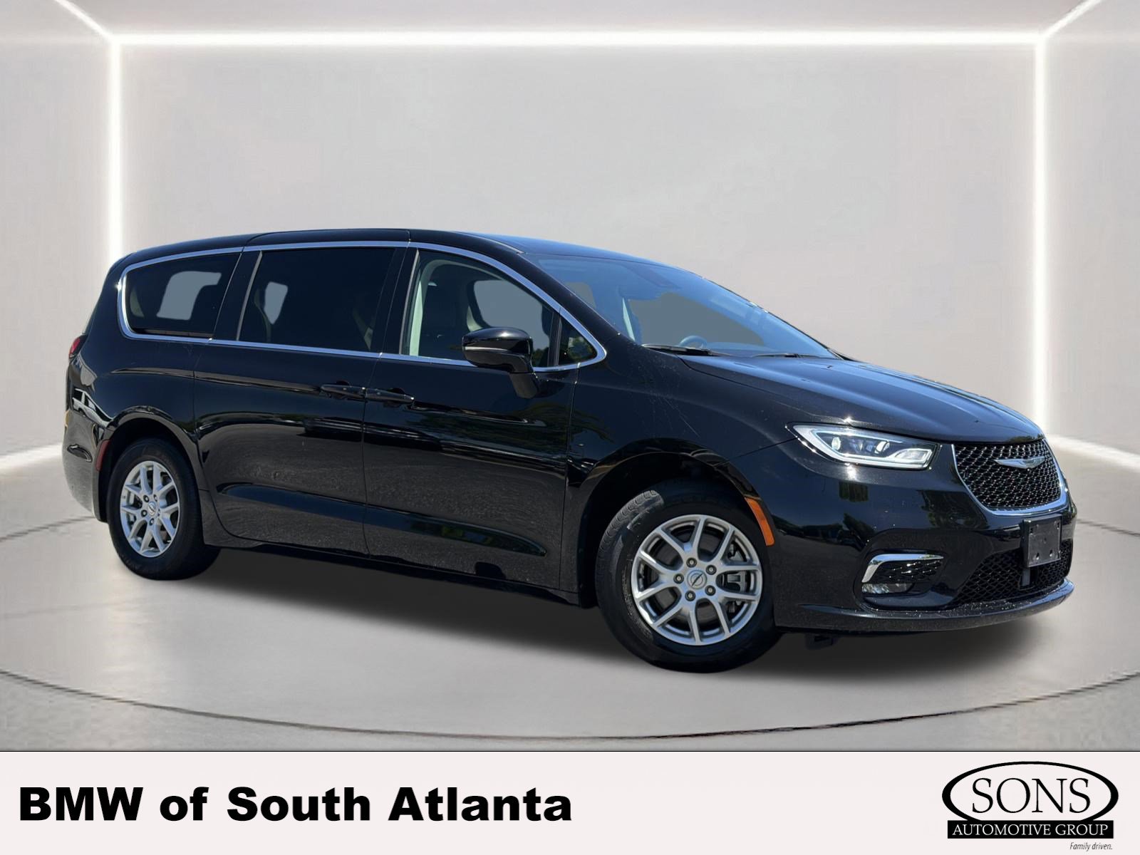 Used 2024 Chrysler Pacifica Touring-L FWD image 1