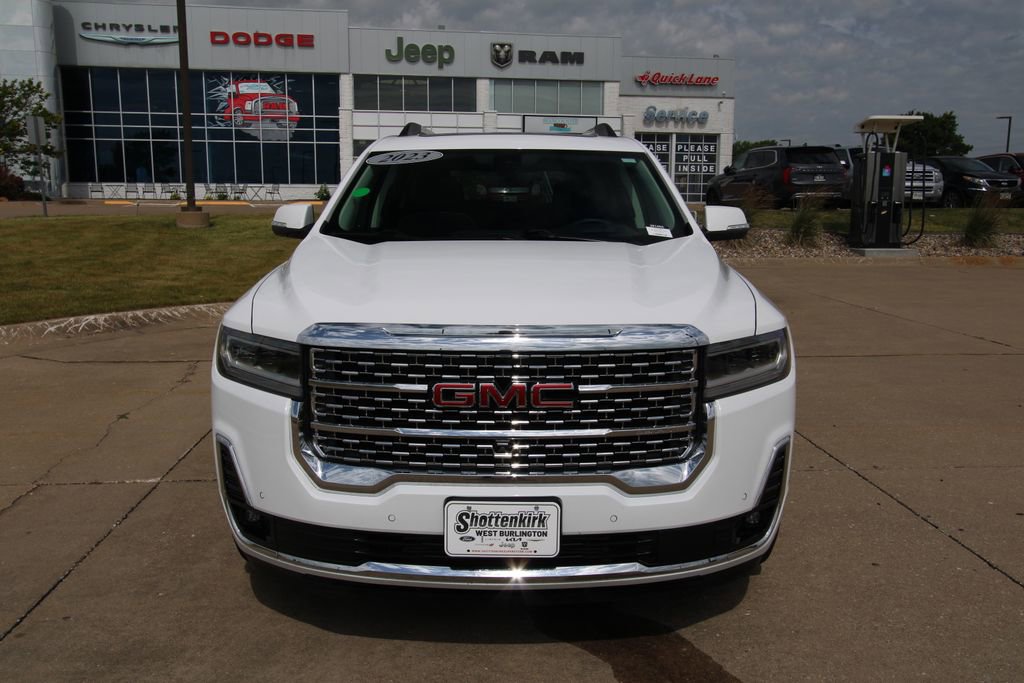 Used 2023 GMC Acadia Denali w/ Denali Ultimate Package AWD/4WD image 2