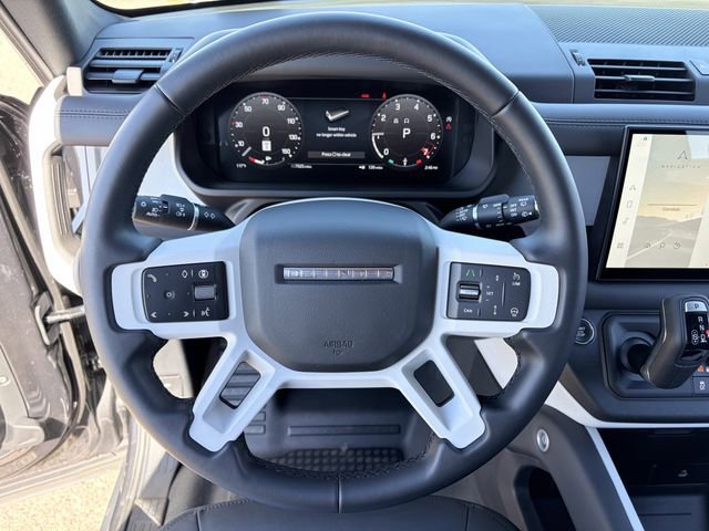 Used 2025 Land Rover Defender 110 X-Dynamic SE image 10