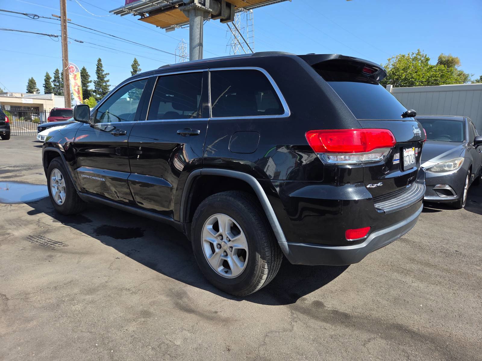 Used 2015 Jeep Grand Cherokee Laredo w/ Quick Order Package 23E image 2