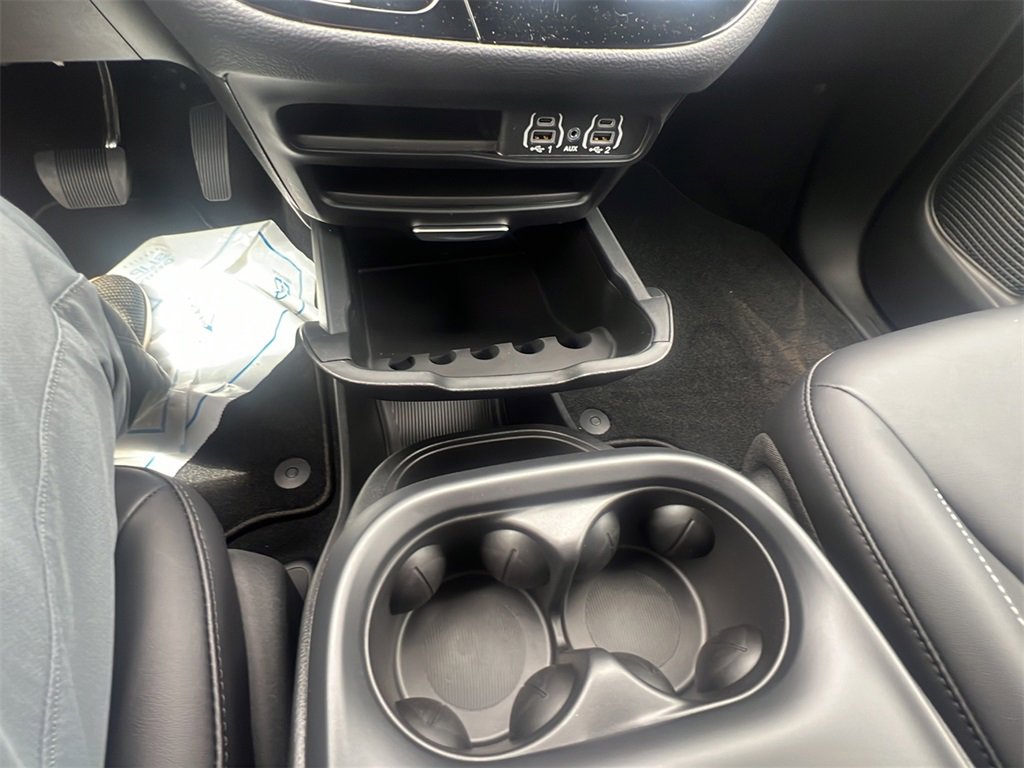New 2025 Chrysler Pacifica Select image 31