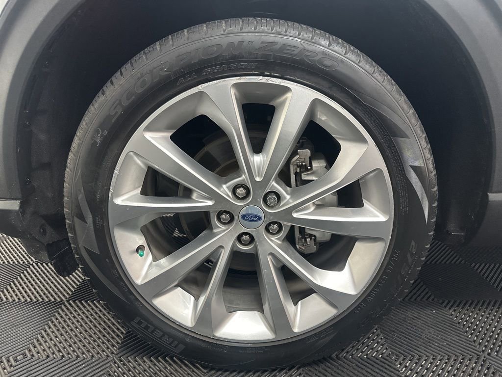 Used 2022 Ford Explorer Platinum w/ Equipment Group 601A AWD/4WD image 42