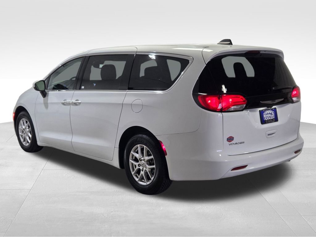 Certified 2023 Chrysler Voyager LX image 19