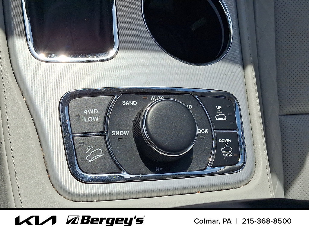 Used 2019 Jeep Grand Cherokee Summit AWD/4WD image 28