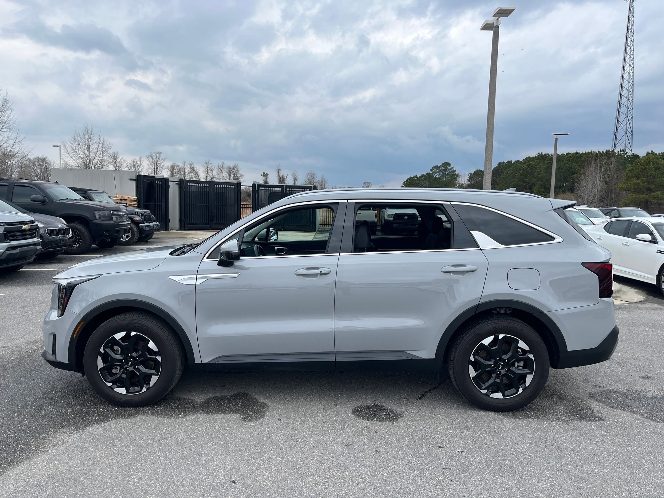 Used 2025 Kia Sorento S image 14