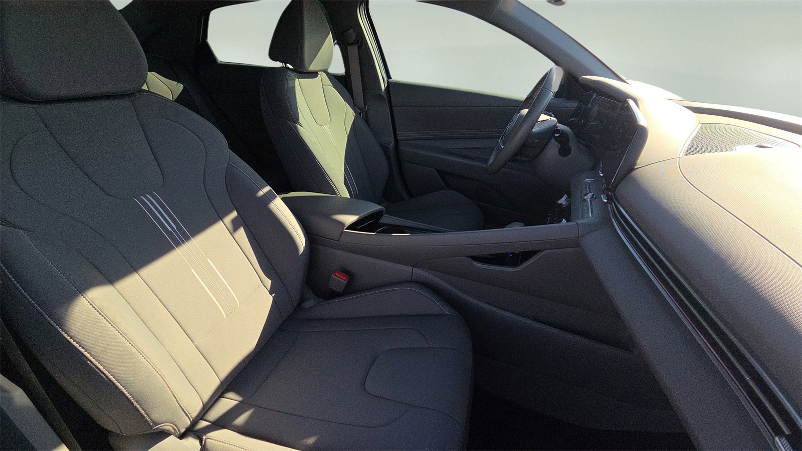 Used 2024 Hyundai Elantra SEL w/ Convenience Package image 20