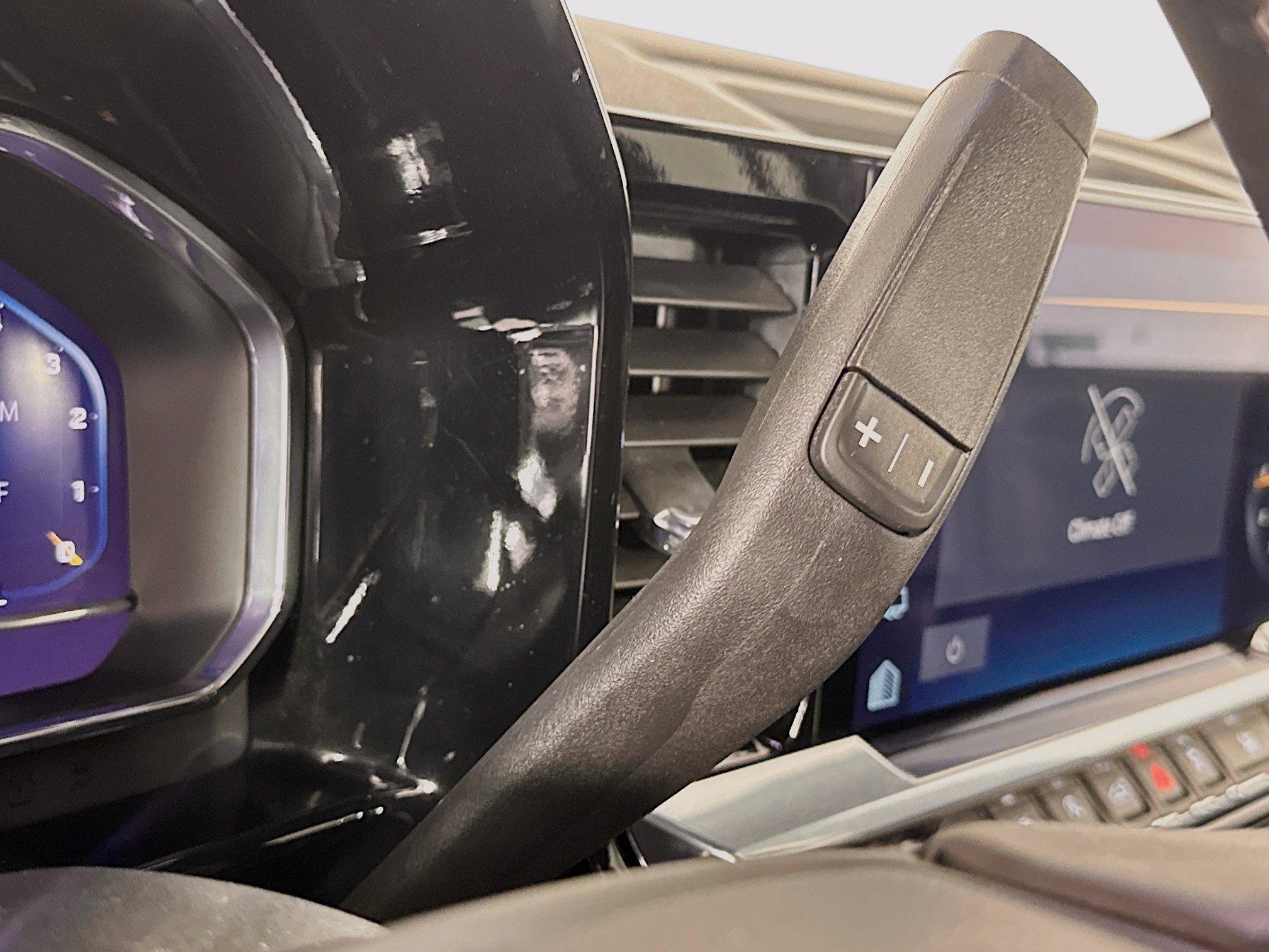 Used 2024 Chevrolet Silverado 1500 LT image 24