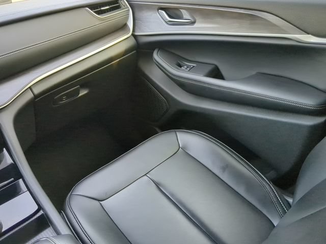 Used 2025 Jeep Grand Cherokee Limited AWD/4WD image 53