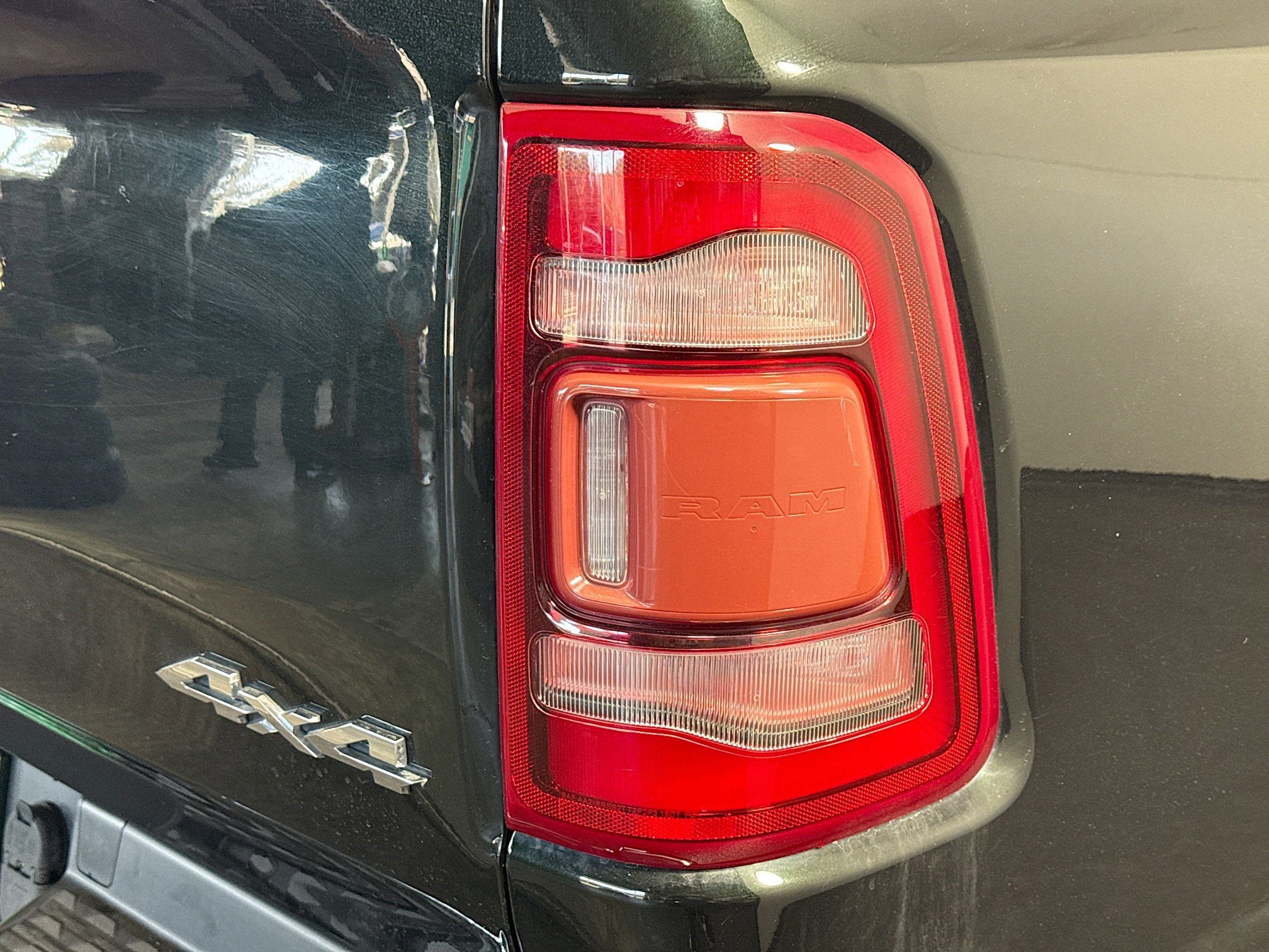 Used 2019 RAM 1500 Laramie image 34