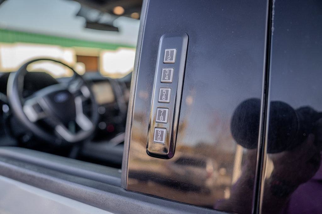 Used 2019 Ford F350 Lariat w/ Chrome Package AWD/4WD image 17