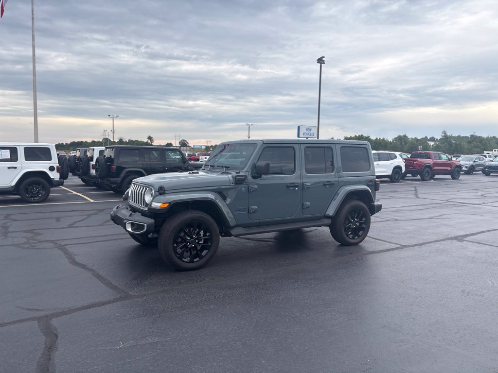 Used 2025 Jeep Wrangler Unlimited Sahara AWD/4WD image 4