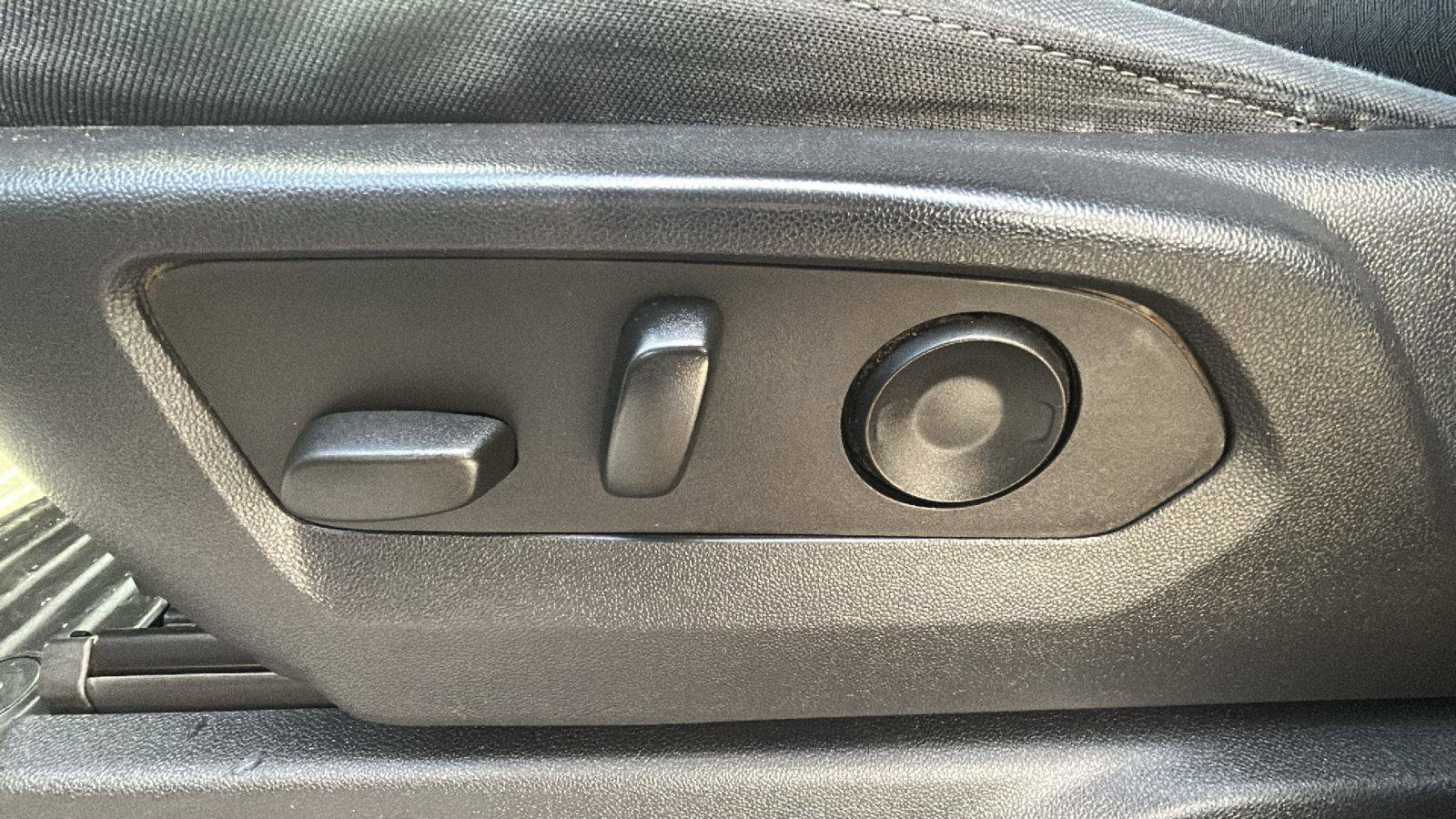 Certified 2022 Chevrolet Silverado 1500 Custom image 27