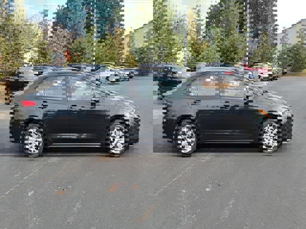 Used 2022 Toyota Corolla LE image 25