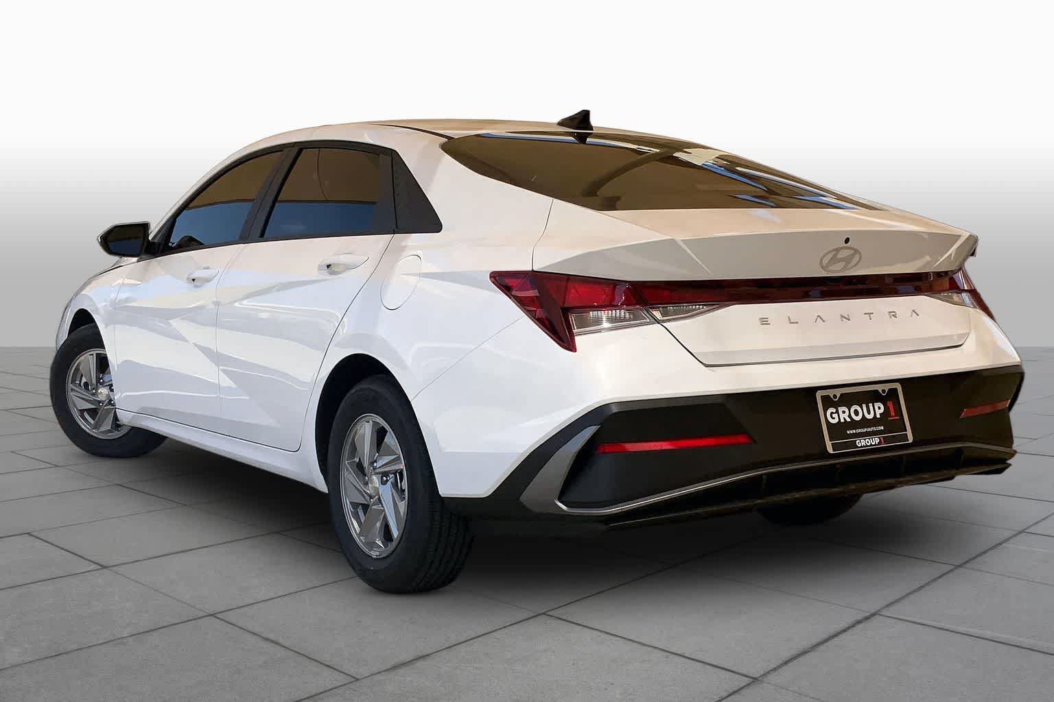 New 2026 Hyundai Elantra SE FWD image 12