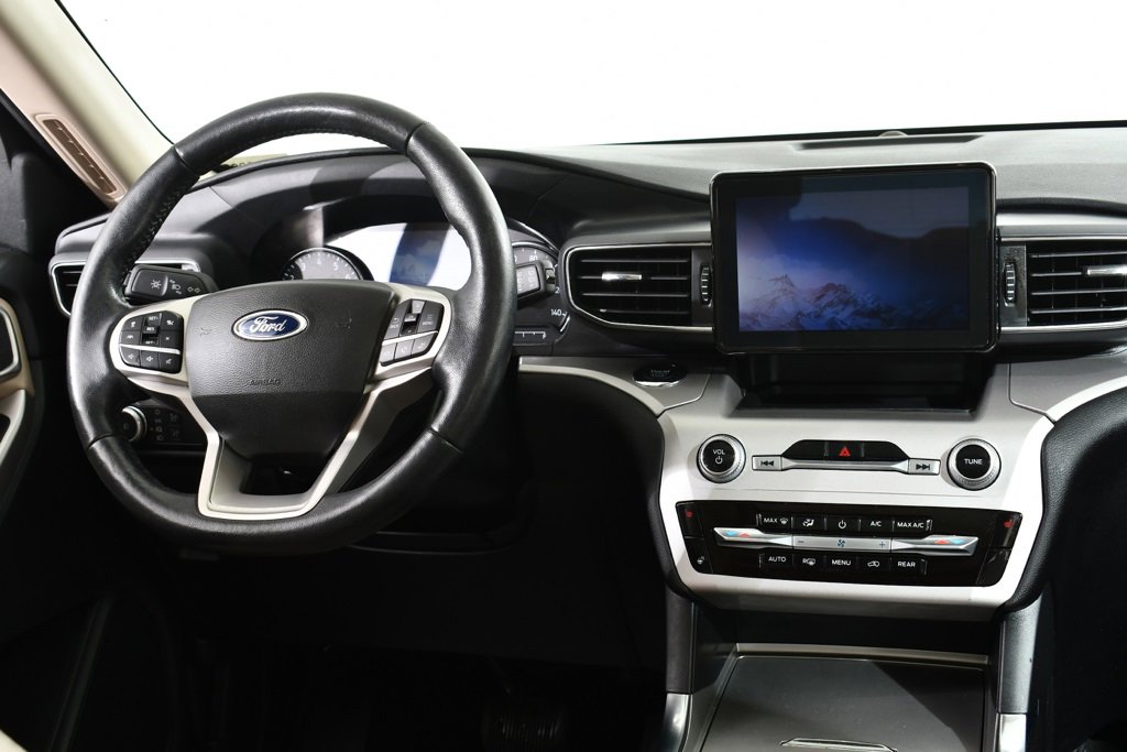 Used 2022 Ford Explorer XLT w/ Equipment Group 202A image 8