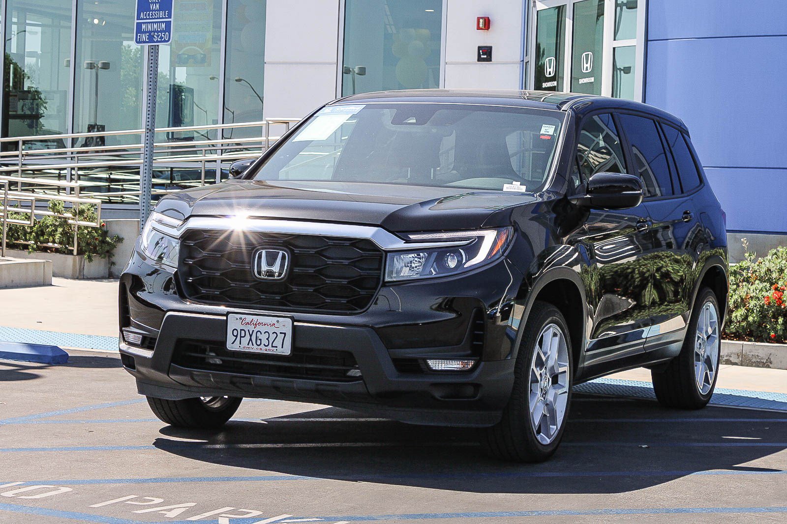Used 2025 Honda Passport EX-L image 3