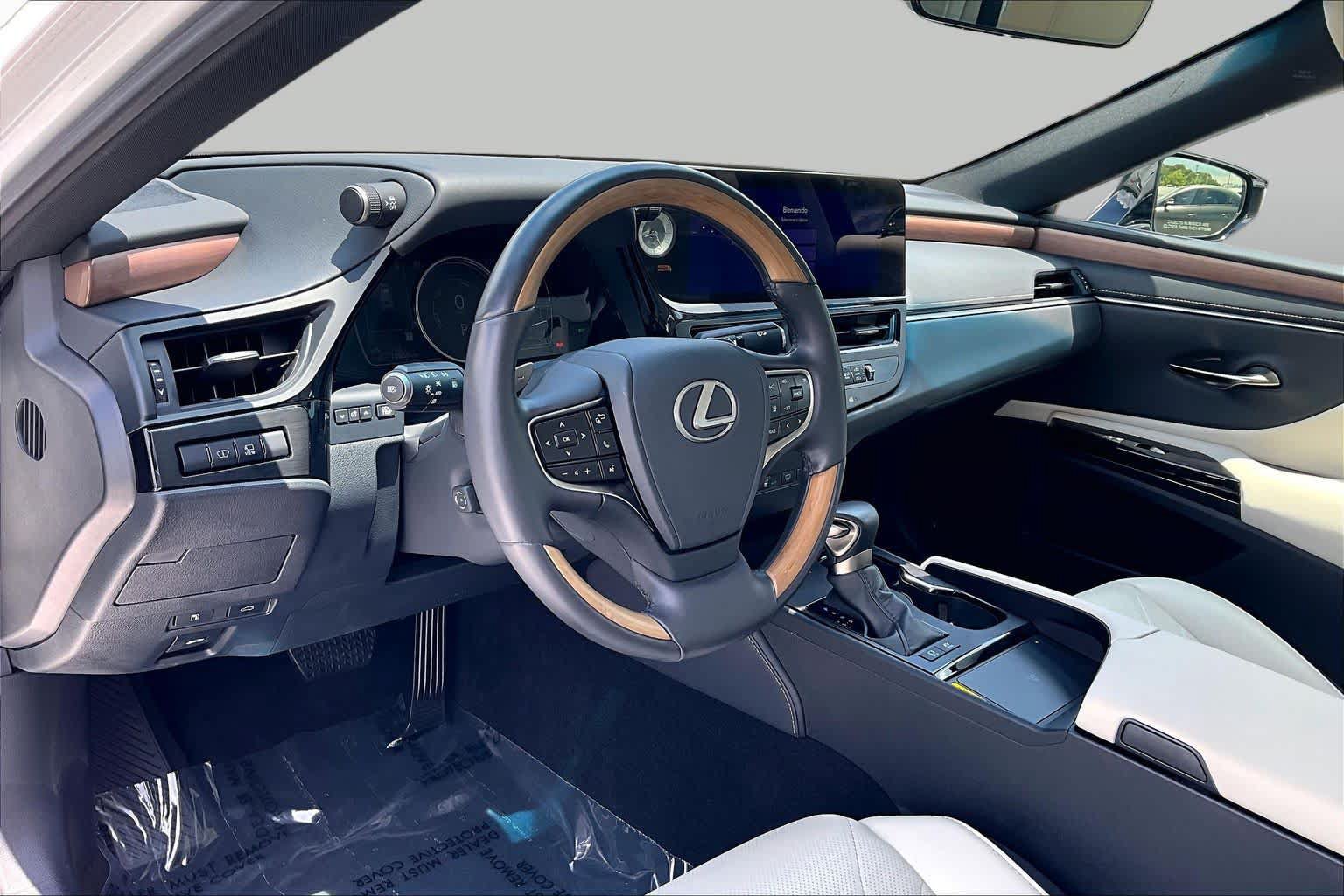 Used 2025 Lexus ES 300h w/ Technology Package FWD image 17