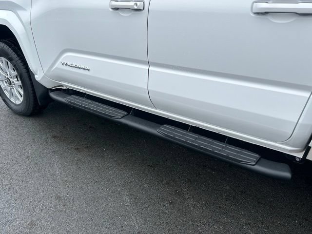 Certified 2024 Toyota Tacoma SR5 AWD/4WD image 11