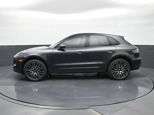 Certified 2025 Porsche Macan AWD/4WD image 2