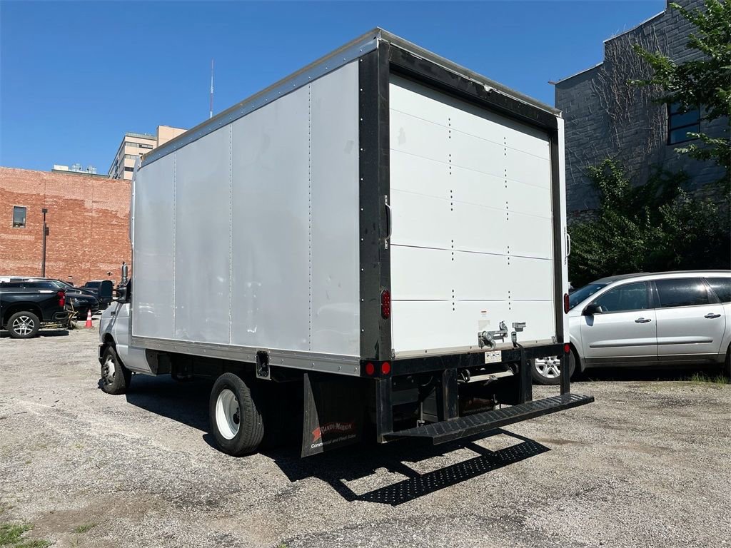 Used 2023 Ford E-450 and Econoline 450 Super Duty w/ Driver's Safety Package RWD image 5