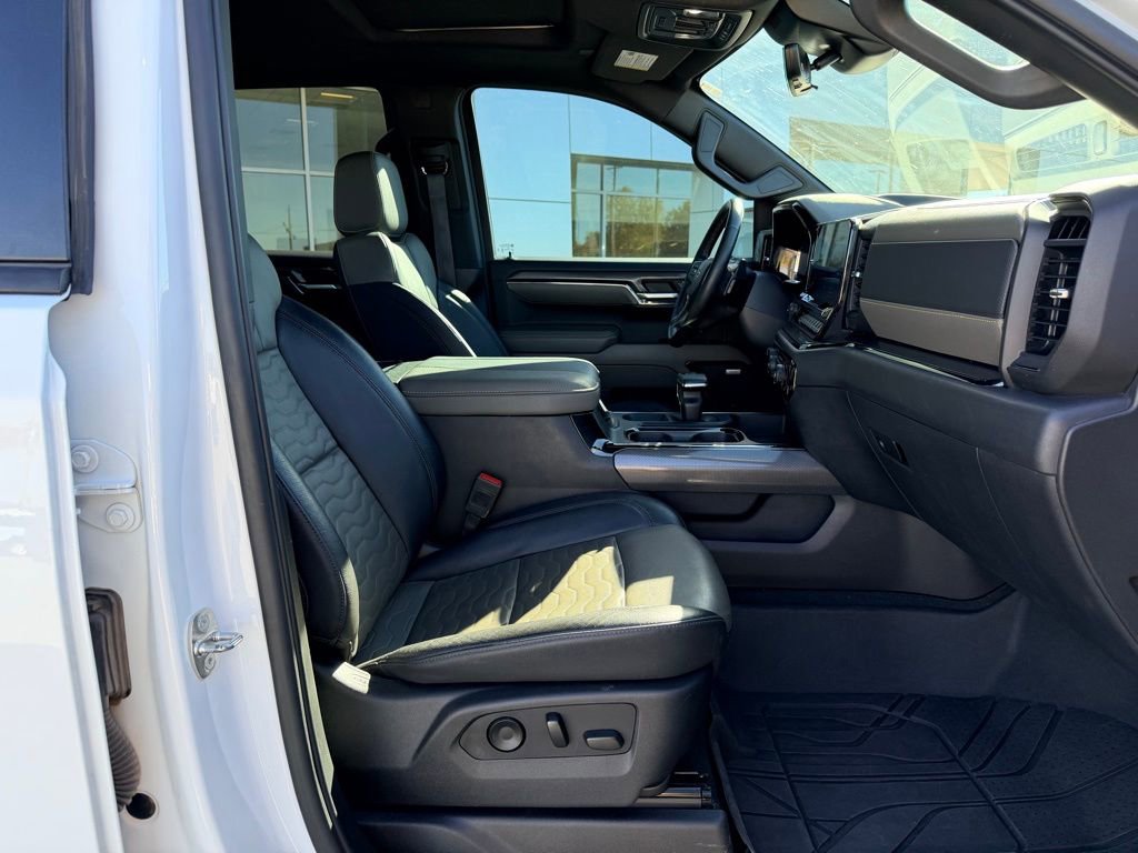 Used 2024 Chevrolet Silverado 1500 ZR2 w/ Technology Package image 17