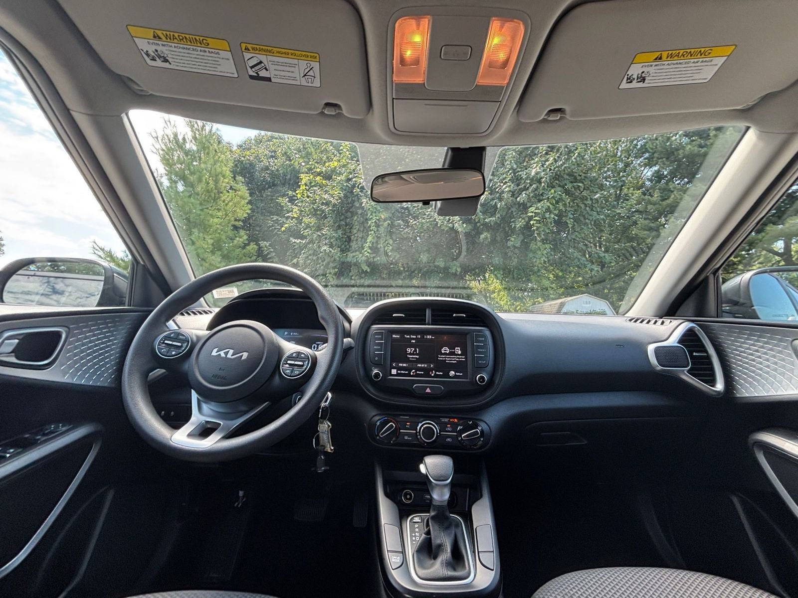 Used 2025 Kia Soul LX w/ LX Technology Package FWD image 30