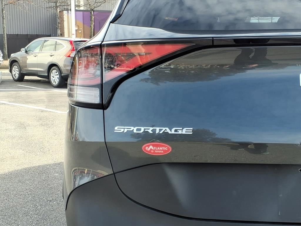 Used 2023 Kia Sportage LX image 9