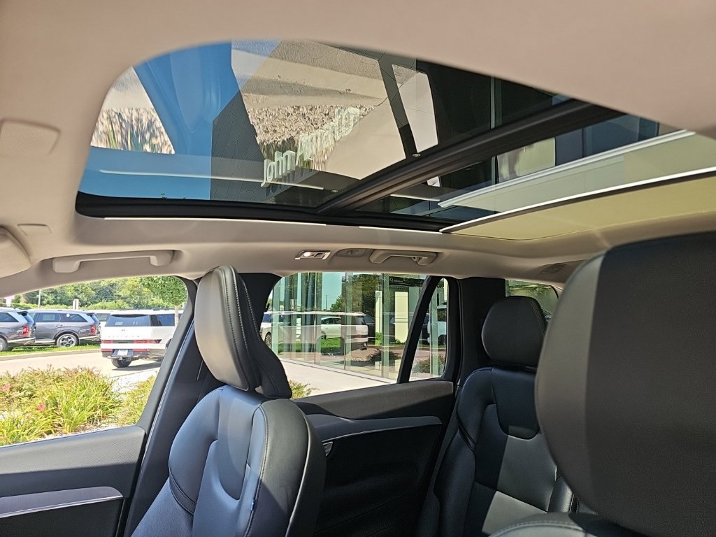 Used 2022 Volvo XC90 T5 Momentum AWD/4WD image 27
