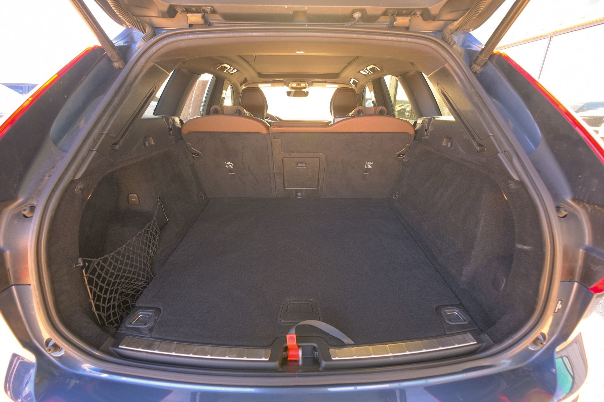 Used 2022 Volvo XC60 B5 Momentum image 24