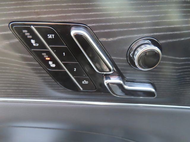 Used 2024 Cadillac Lyriq Luxury image 13