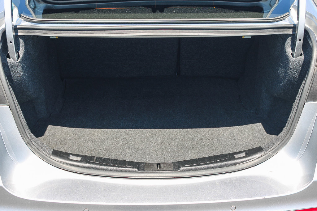Used 2020 Ford Fusion Titanium FWD image 28