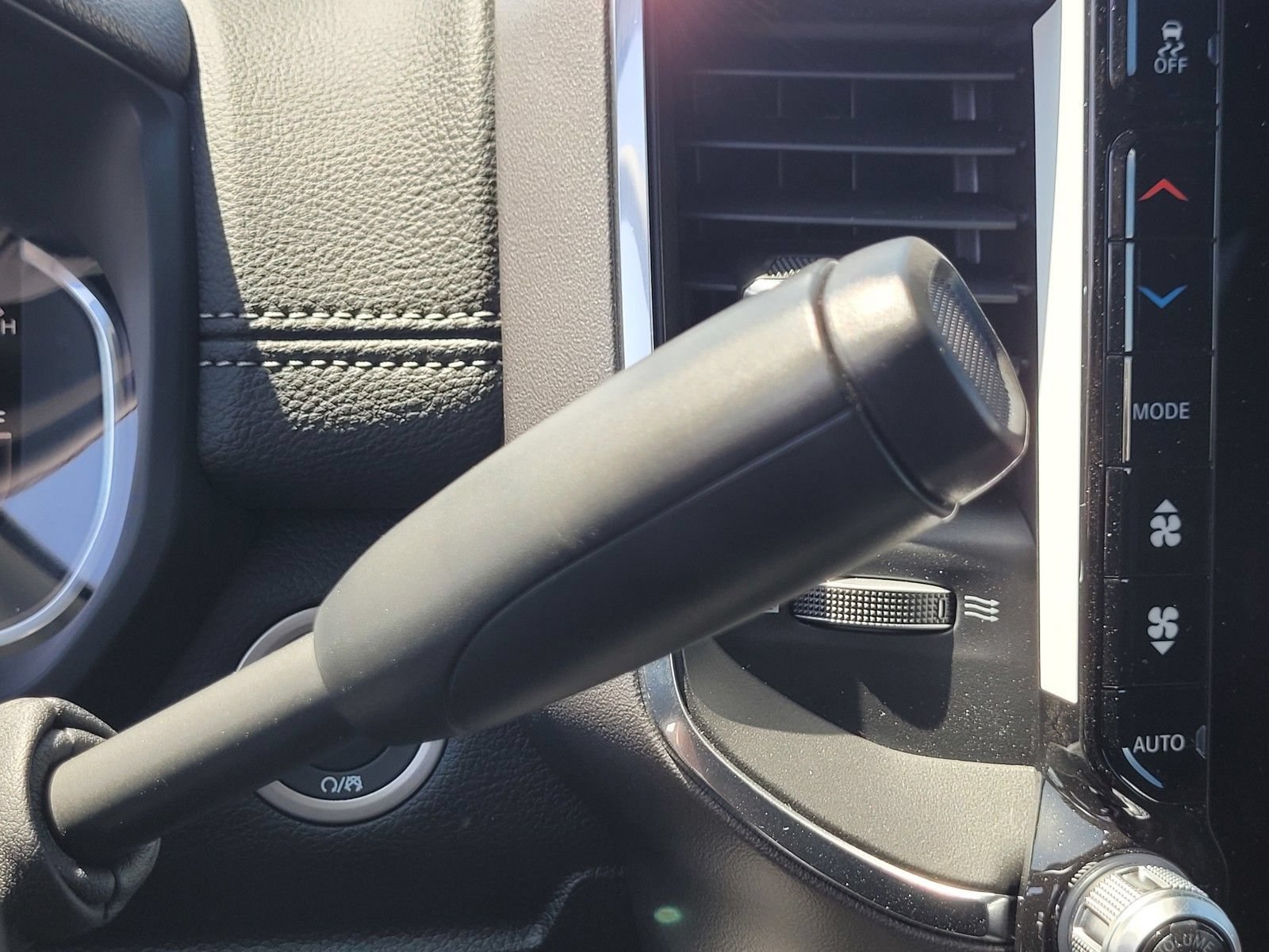 New 2026 RAM 2500 Laramie AWD/4WD image 22