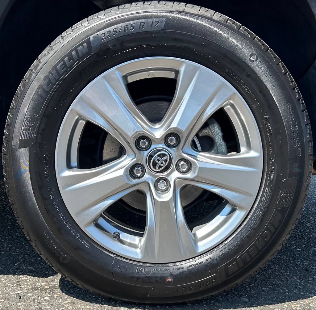 Certified 2024 Toyota RAV4 XLE AWD/4WD image 27