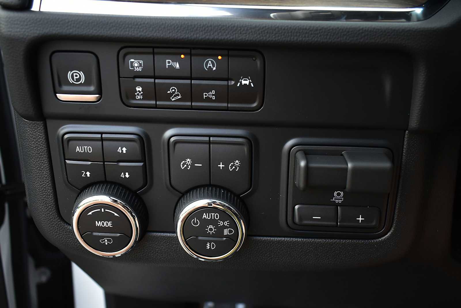 New 2025 Chevrolet Tahoe High Country w/ Sun And Tow Package image 25